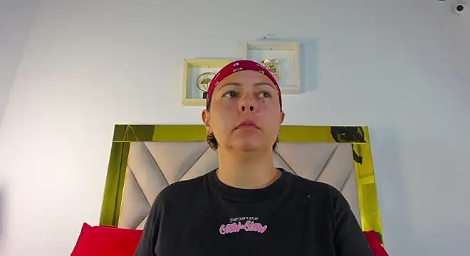 ariana-martins online show from October 8, 2025, 3:08 am