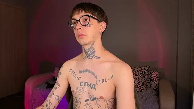 anahori  simon online show from October 1, 2025, 6:45 pm