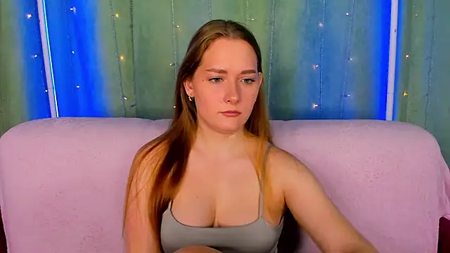 AlinaVice online show from April 15, 2026, 1:11 am