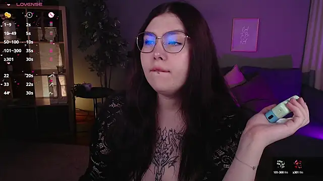 Snapshot of Arizonaa_Muse chatting on September 12, 2025, 12:33 am Arizonaa Muse online show from September 12, 2025, 12:33 am