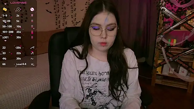 Snapshot of Arizonaa_Muse chatting on October 31, 2025, 1:35 am Arizonaa Muse online show from October 31, 2025, 1:35 am