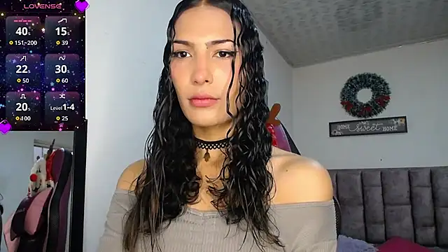 Lanna hott  online show from December 14, 2025, 11:27 am