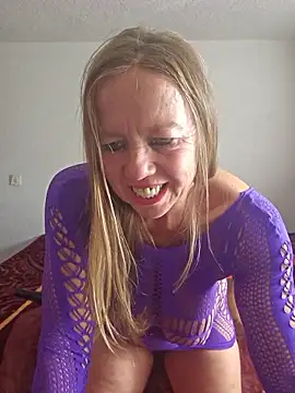 Snapshot of Supertitten95DD chatting on September 30, 2025, 8:20 am Supertitten95DD online show from September 30, 2025, 8:20 am