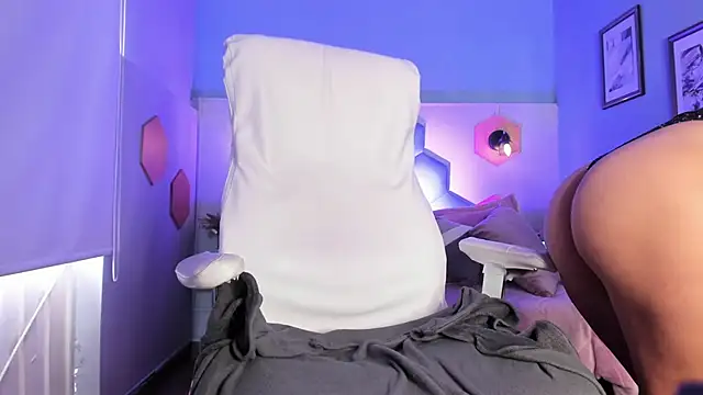 Valkiria ponce online show from March 18, 2025, 4:39 pm