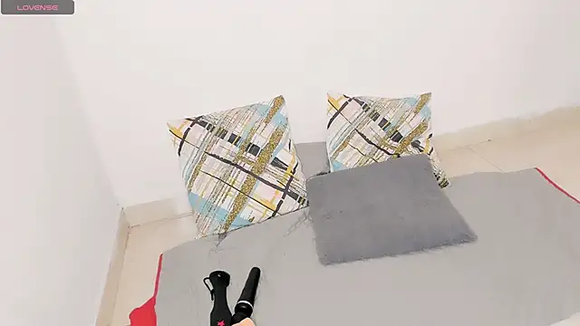 mrs griseld  online show from October 6, 2025, 6:41 pm