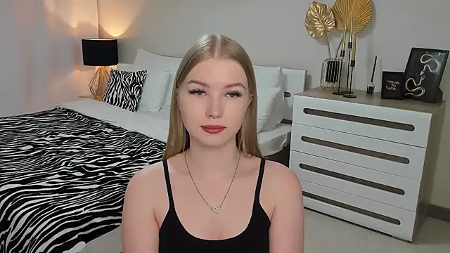 shy  lady online show from March 17, 2025, 9:24 pm