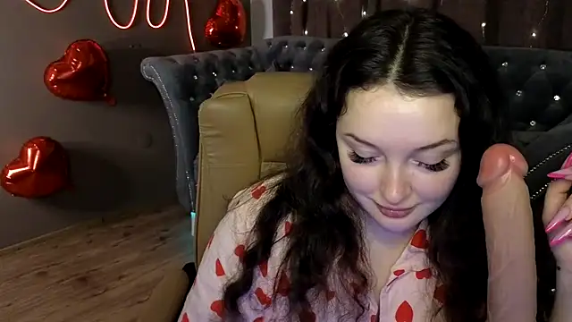 GloriNichols online show from February 22, 2025, 12:51 pm