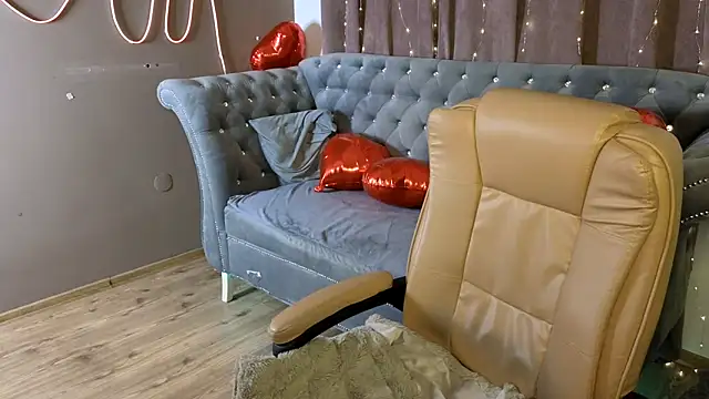 GloriNichols online show from March 23, 2025, 6:26 am