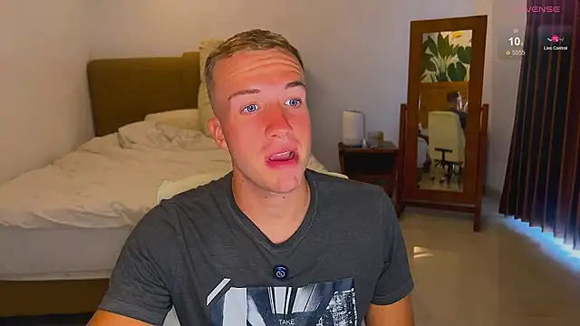 tommy cumfinger online show from September 18, 2025, 1:52 am