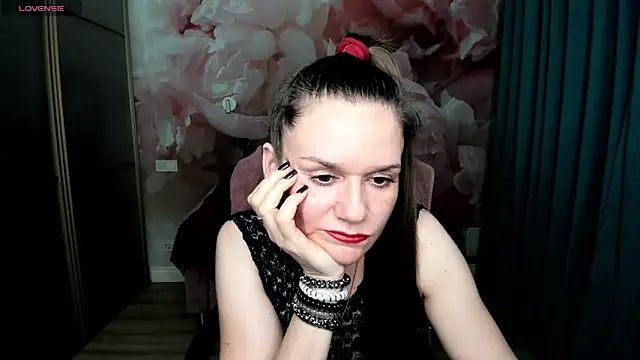 AriaGray online show from November 30, 2025, 2:45 am