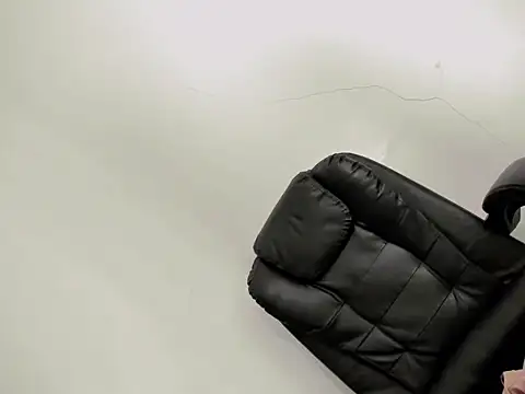 Selene14 online show from March 29, 2026, 4:52 pm