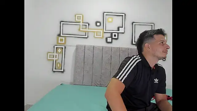 Snapshot of FerneyManti chatting on November 14, 2025, 1:15 pm FerneyManti online show from November 14, 2025, 1:15 pm