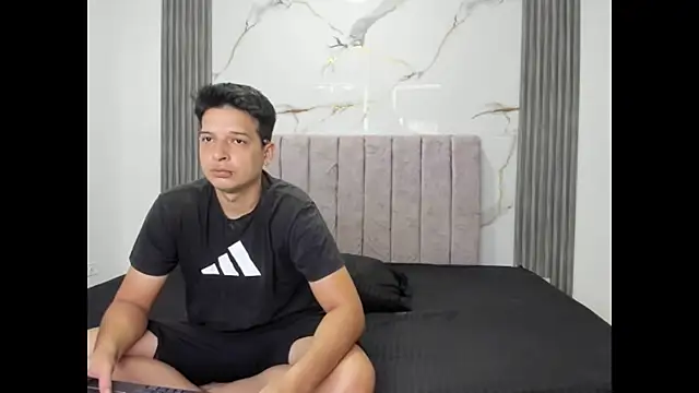 FerneyManti online show from April 13, 2026, 1:48 pm