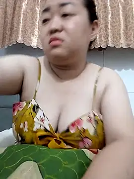 Snapshot of VyOanh2K chatting on February 19, 2026, 5:43 pm VyOanh2K online show from February 19, 2026, 5:43 pm