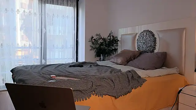 my lina online show from January 9, 2025, 1:35 pm