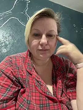 CuteHanna online show from December 18, 2025, 8:30 am