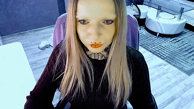 InesGold online show from April 13, 2026, 6:23 pm