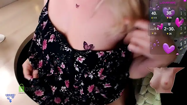  -Luna-  online show from April 12, 2026, 11:08 pm