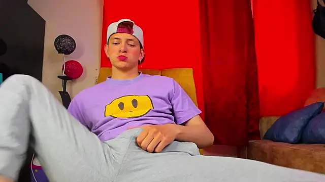 GabyThoms online show from October 9, 2025, 8:42 pm