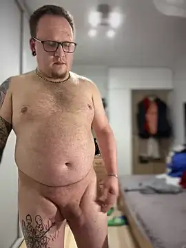 Snapshot of PierreNaked89 chatting on March 5, 2025, 8:21 pm PierreNaked89 online show from March 5, 2025, 8:21 pm