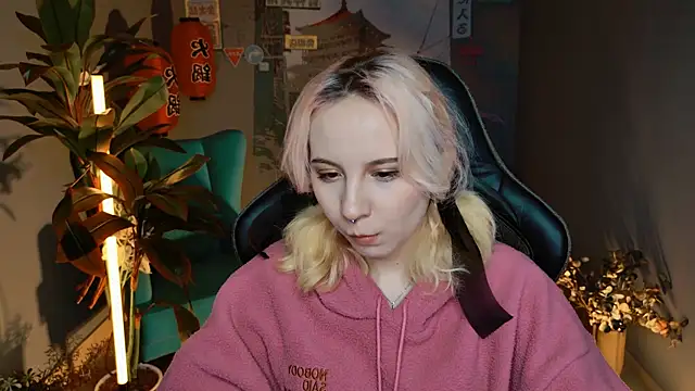 JasmineMilko online show from March 9, 2025, 9:46 am