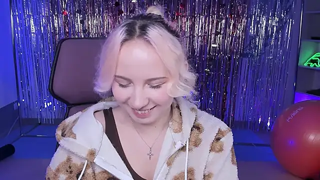 JasmineMilko online show from March 19, 2025, 8:12 am