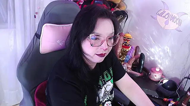 LiloMoon69 online show from October 2, 2025, 1:47 pm