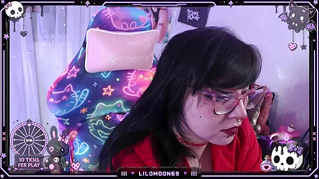 Snapshot of LiloMoon69 chatting on July 19, 2026, 6:55 am LiloMoon69 online show from July 19, 2026, 6:55 am