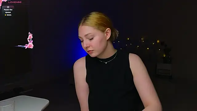 Catherine River online show from May 2, 2026, 6:02 pm