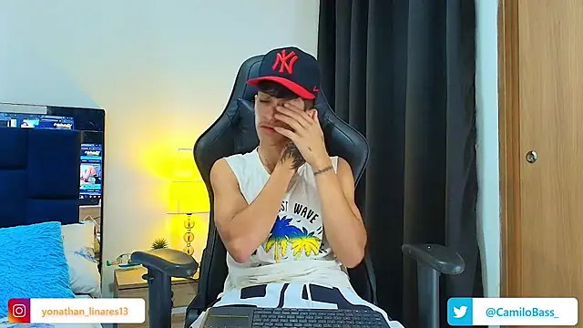  CamiloBass online show from April 18, 2026, 1:52 am