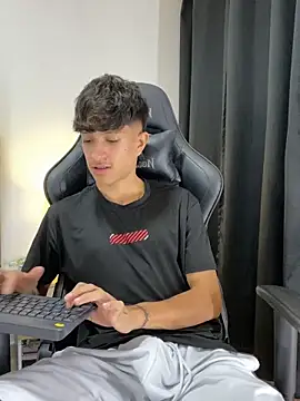  CamiloBass online show from May 16, 2026, 12:53 am