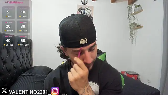 Valentino Xander online show from November 26, 2025, 2:22 am