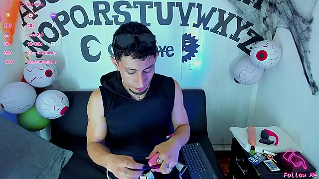 Piggy Eddy online show from October 23, 2025, 8:29 pm