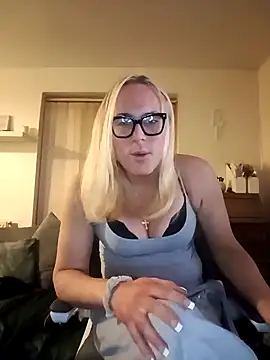 Connie Pepper online show from February 23, 2025, 8:44 pm