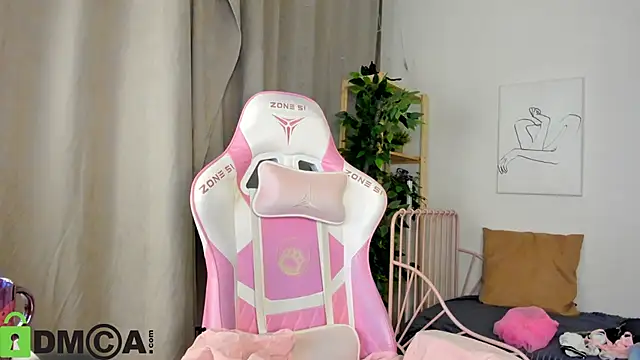 Nicole Charm online show from November 10, 2025, 6:24 pm