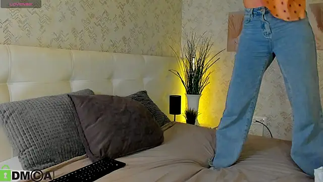 Nicole Charm online show from September 10, 2025, 11:26 pm