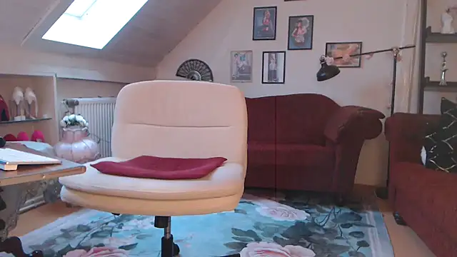 GinaBlonde online show from October 15, 2025, 2:36 pm