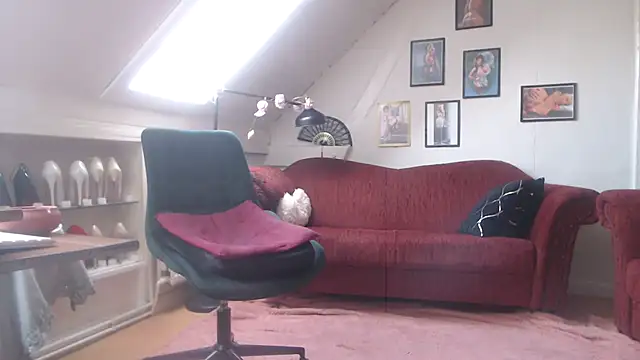 GinaBlonde online show from March 8, 2025, 1:25 pm