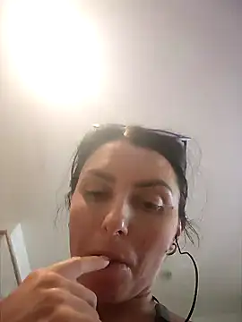 Izabella Bella online show from February 18, 2025, 7:10 am