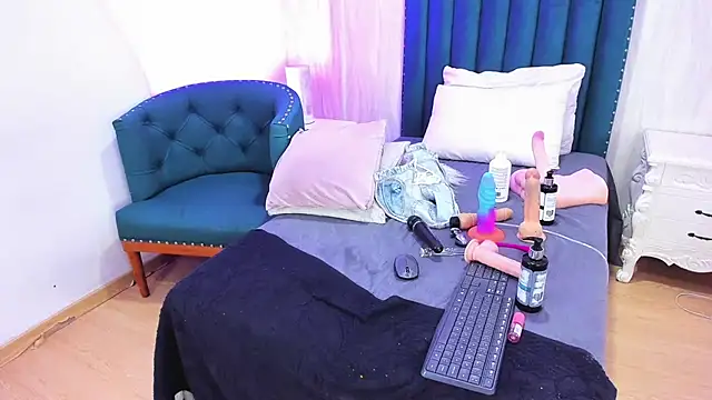 Snapshot of samara_warren chatting on February 26, 2025, 3:10 pm samara warren online show from February 26, 2025, 3:10 pm