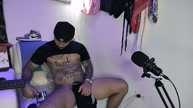 Leenar Key online show from March 11, 2025, 1:56 pm