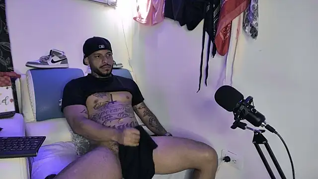 Leenar Key online show from March 11, 2025, 5:02 pm