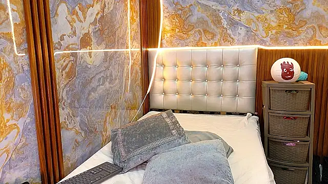  Jessi29  online show from March 24, 2026, 9:37 pm