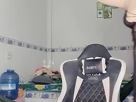 Snapshot of family196 chatting on September 27, 2025, 4:18 am family196 online show from September 27, 2025, 4:18 am