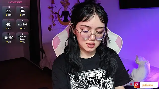 suzumi   online show from December 14, 2024, 4:52 pm