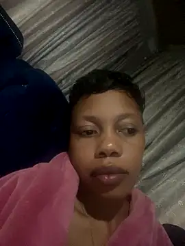 NAUGHTYSHALOTXX online show from October 19, 2025, 3:15 pm