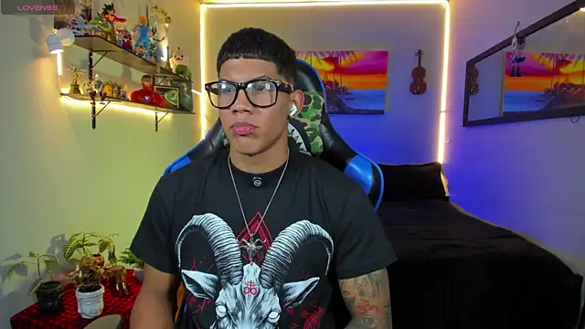 Snapshot of Damian_latinxxx chatting on July 17, 2026, 9:06 am Damian latinxxx online show from July 17, 2026, 9:06 am