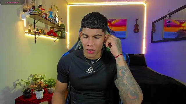 Snapshot of Damian_latinxxx chatting on July 18, 2026, 9:07 am Damian latinxxx online show from July 18, 2026, 9:07 am