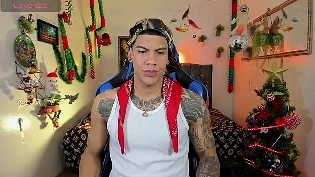 Snapshot of Damian_latinxxx chatting on December 15, 2025, 3:12 am Damian latinxxx online show from December 15, 2025, 3:12 am