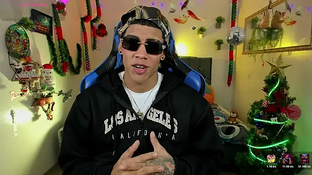 Snapshot of Damian_latinxxx chatting on December 20, 2025, 3:09 am Damian latinxxx online show from December 20, 2025, 3:09 am